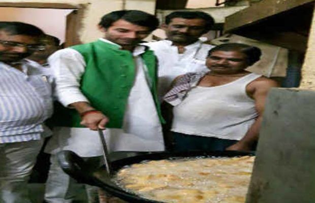 कैंटीन निरीक्षण के दौरान स्वास्थ्य मंत्री खुद बनाने लगे मिठाई, दिया साफ-सफाई रखने का निर्देश कैंटीन निरीक्षण के दौरान स्वास्थ्य मंत्री खुद बनाने लगे मिठाई, दिया साफ-सफाई रखने का निर्देश