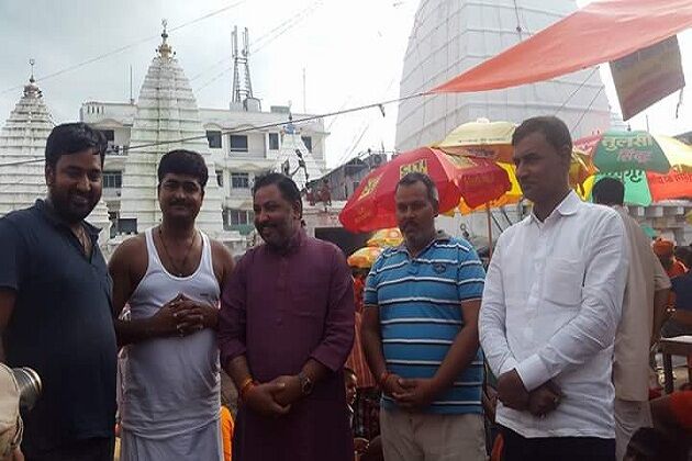 दयाशंकर सिंह बैजनाथ मंदिर में दिखे, पत्नी स्वाति की सेहत के लिए की प्रार्थना दयाशंकर सिंह बैजनाथ मंदिर में दिखे, पत्नी स्वाति की सेहत के लिए की प्रार्थना