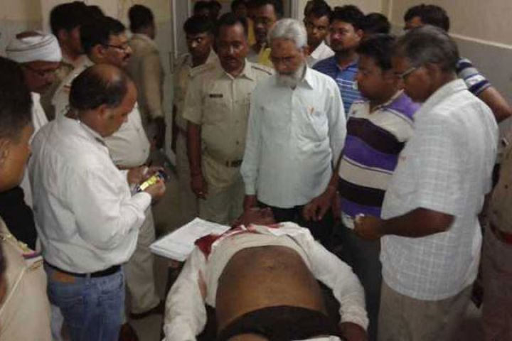 बलिया में पुलिस और BJP कार्यकर्ता के बीच हिंसक झड़प, 1 की मौत बलिया में पुलिस और BJP कार्यकर्ता के बीच हिंसक झड़प, 1 की मौत