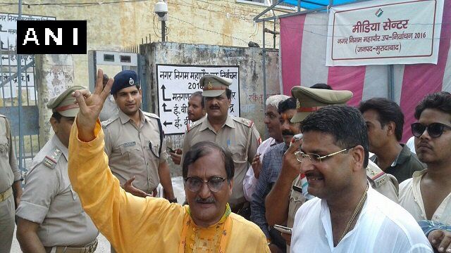 बीजेपी ने दिया सपा को बड़ा झटका, मुरादाबाद मेयर की सीट पर कब्जा बरकरार बीजेपी ने दिया सपा को बड़ा झटका, मुरादाबाद मेयर की सीट पर कब्जा बरकरार